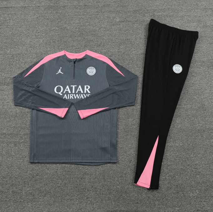 Conjunto de Treino PSG Jaqueta + Calça Cinza/Rosa 2024/25 Conjunto de Treino PSG Jaqueta + Calça Cinza/Rosa 2024/25