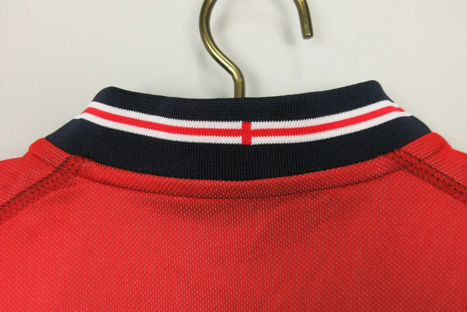 camisa-ii-inglaterra-vermelha-away-2002-versao-retro-6 (1) Camisa Inglaterra Vermelha II Away 2002 Masculina