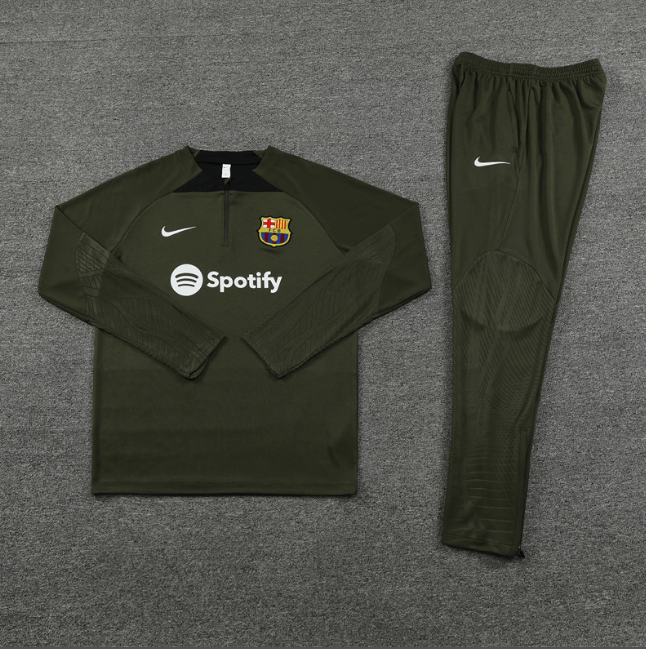 Conjunto-de-treino-barcelona-verde-musgo-2024-25-jaqueta-calca-loja-malta-esportes (1) Conjunto Barcelona Treino Jaqueta/Calça Verde Musgo 2024/25