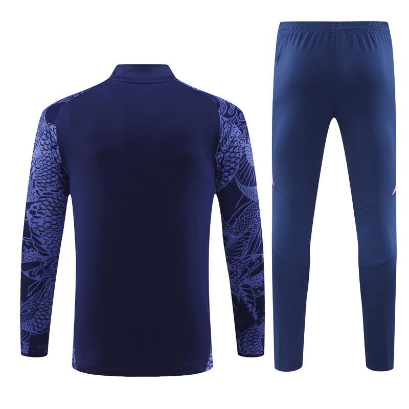 conjunto-treino-real-madrid-dragao-roxo-2024-25-calca-jaqueta (2) Conjunto de Treino Real Madrid Dragão Azul 2023/24 Jaqueta e Calça