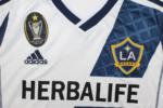 camisa-la-galaxy-branca-manga-longa-2011-12-retro