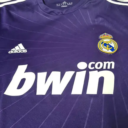 camisa-real-madrid-roxo-third-iii-2010-retro-1 (1) Camisa Real Madrid Roxo Third III Retrô 2010 Masculina