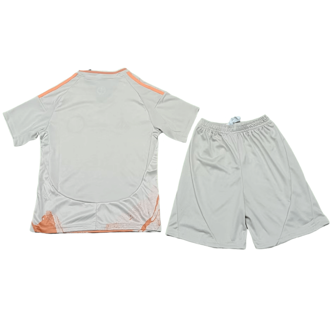 Kit Infantil Reserva Roma Branca/Laranja I 2024/25 Unissex Kit Infantil Reserva Roma Branca/Laranja I 2024/25 Unissex