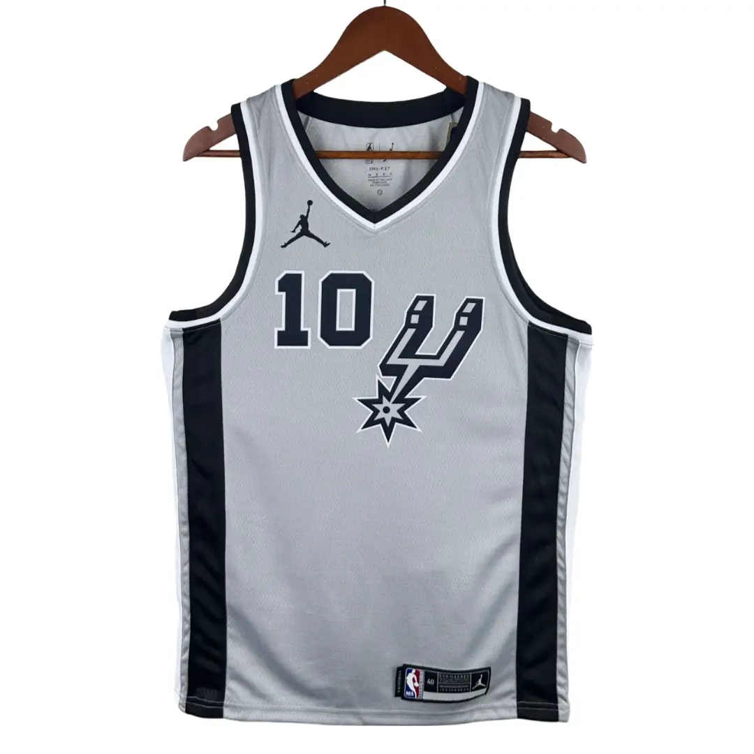 regata-nba-swingman-statement-san-antonio-spurs-cinza-18-19-sochan-10 Regata NBA Swingman Statement San Antonio Spurs Cinza 18-19 Sochan #10