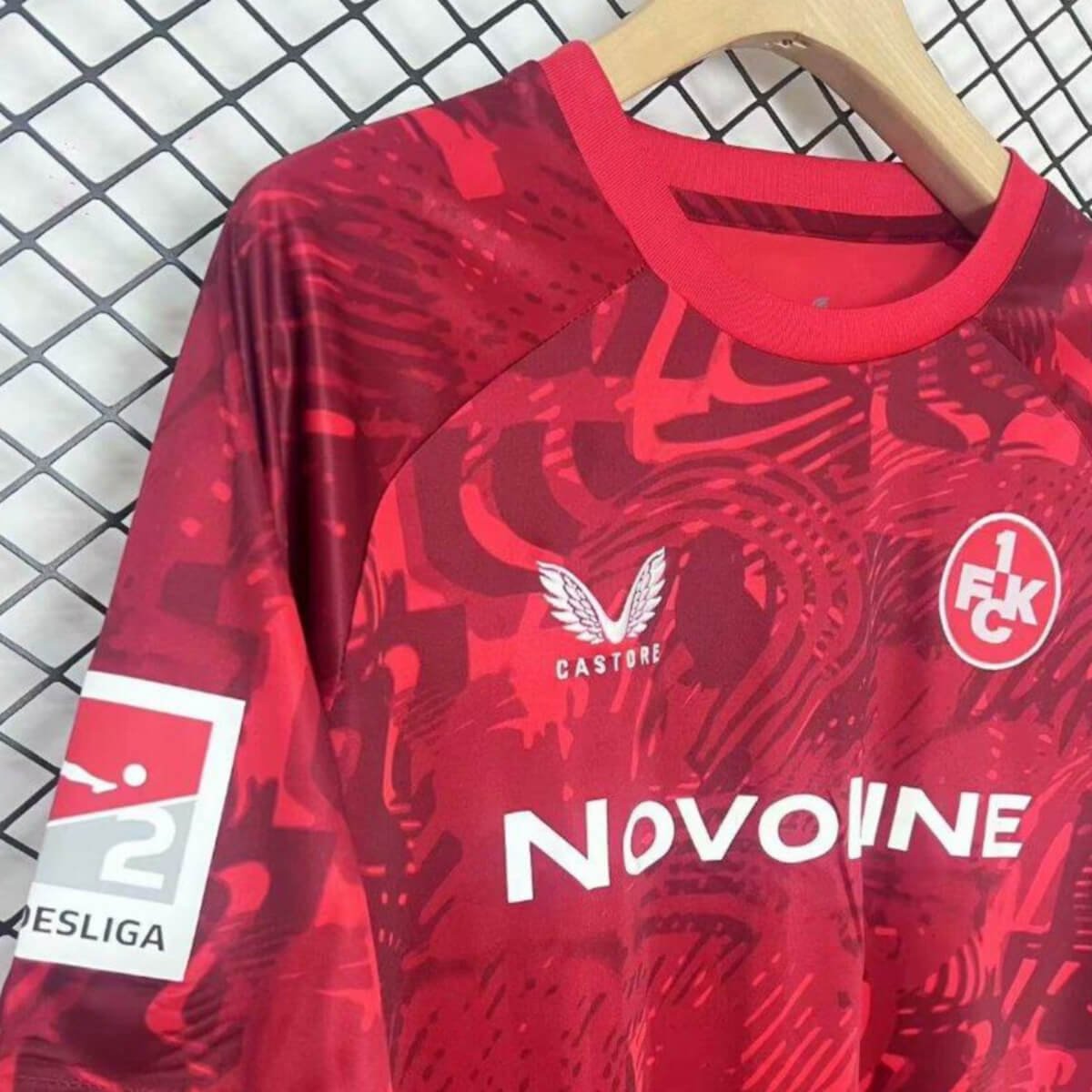 camisa-fc-Kaiserslautern-vermelha-home-2024-25-masculina-1 Camisa FC Kaiserslautern Vermelha Home 2024/25 Masculina