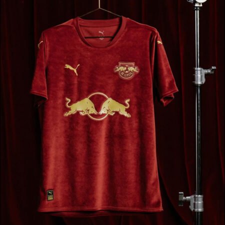 Camisa RB Salzburg Veludo Vermelha Natal 2024 Masculina