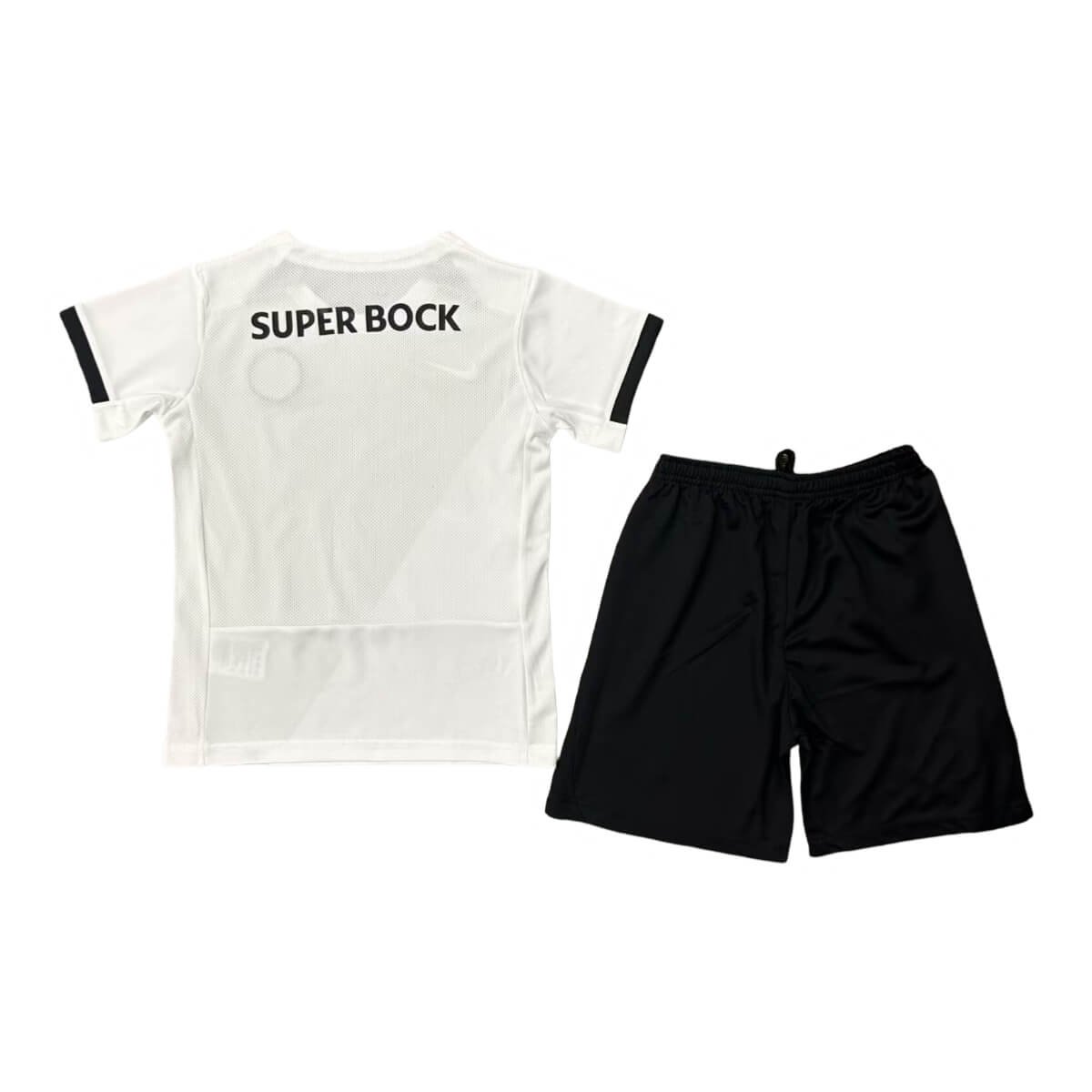 kit-infantil-sporting-cp-100-anos-stromp-branca-verde-2024-25-unissex- Kit Infantil Sporting CP 100 Anos STROMP Branca/Verde 2024/25 Unissex