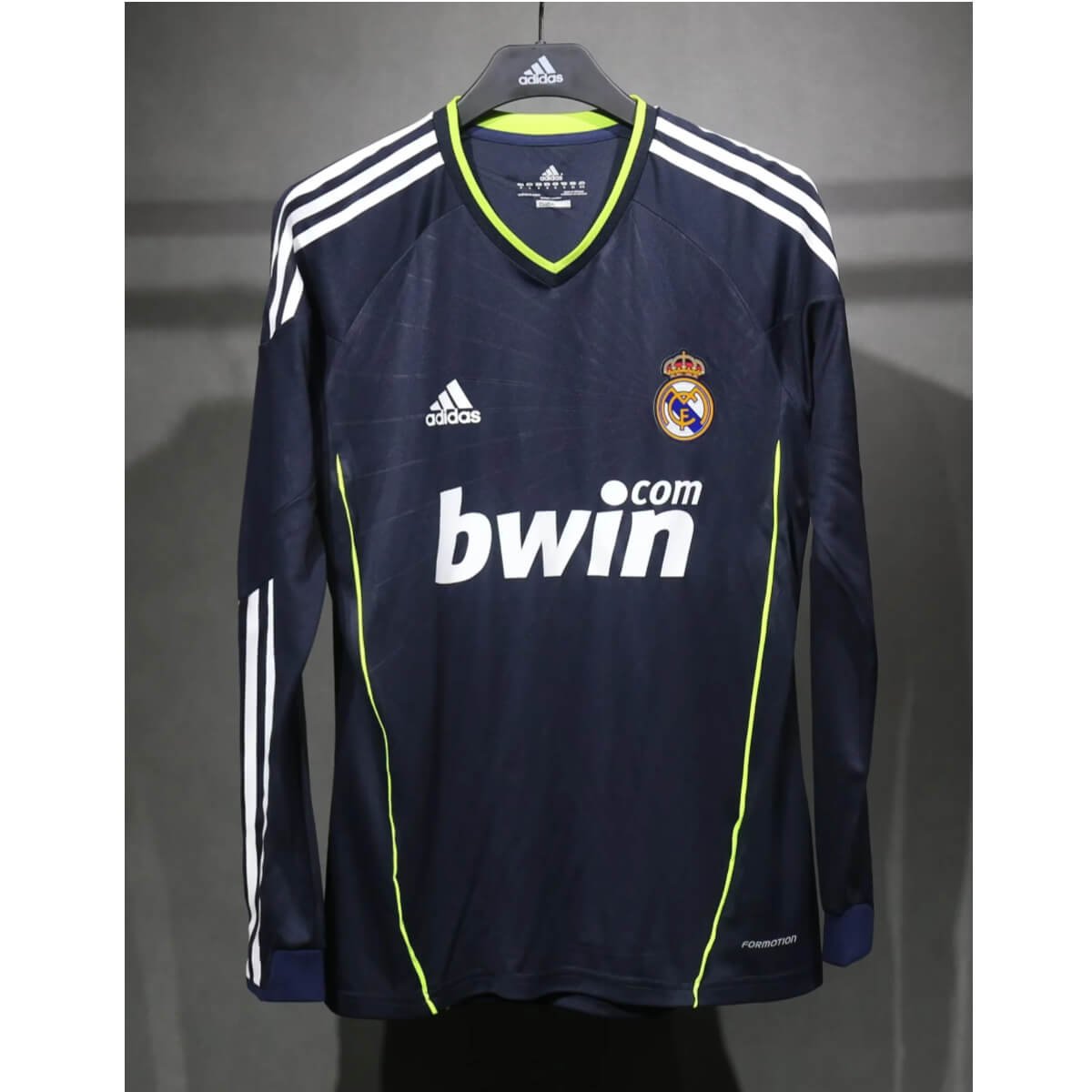 camisa-real-madrid-away-preta-2010-11-manga-longa-1 Camisa Real Madrid Away Preta 2010/11 Manga Longa