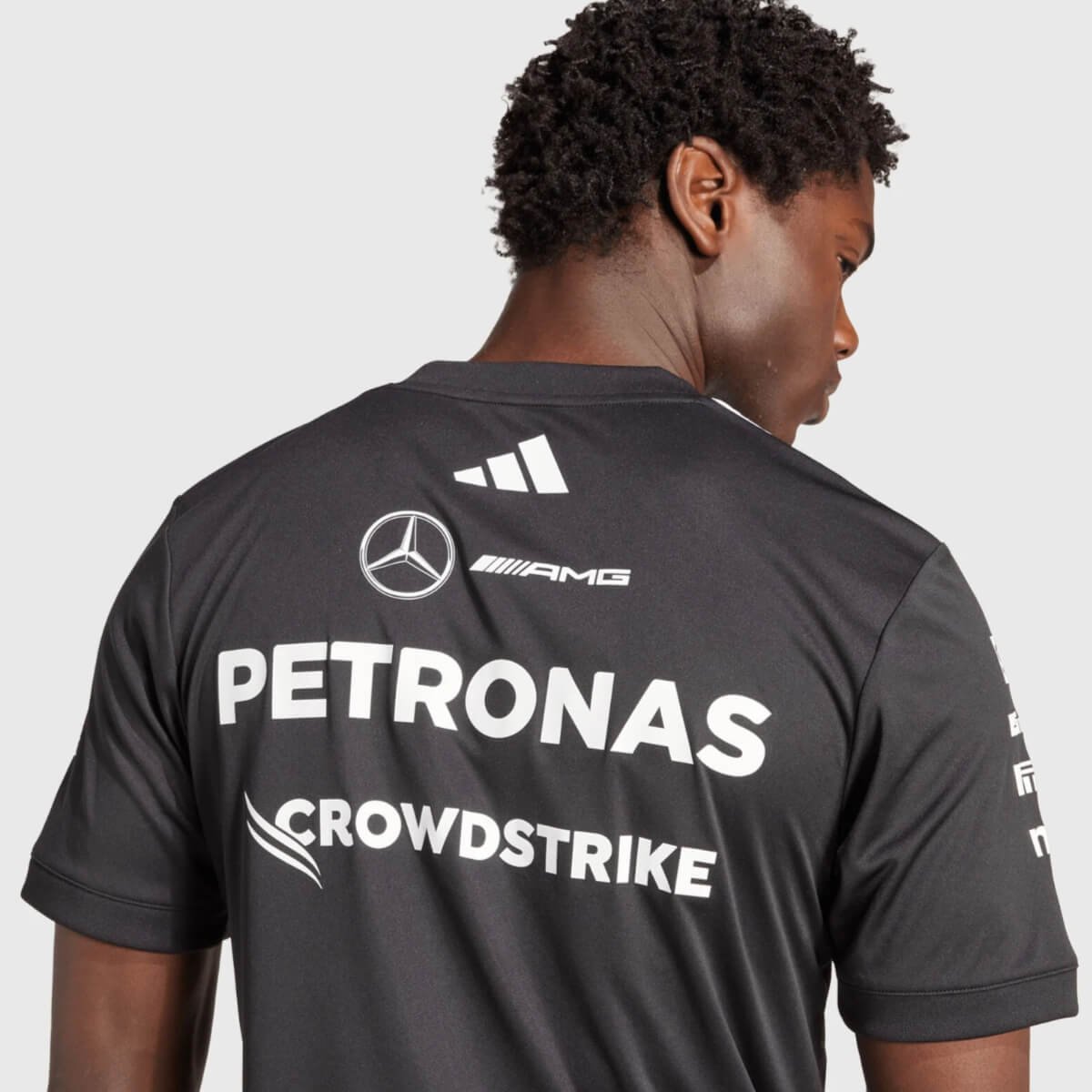 camisa-mercedes-benz-preta-f1-2025-26-adidas-t-shirt-masculina- Camisa Mercedes Benz F1 Preta 2025/26 T-Shirt Masculina