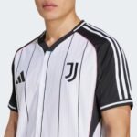camisa-juventus-us-pack-basebol-branca-botoes-2025