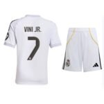 kit-infantil-real-madrid-branca-vini-jr-7-2025-26-home-unissex