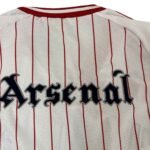 camisa-arsenal-fc–us-pack-basebol-branca-botoes-2025