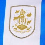 camisa-huddersfield-town-branca-2025-26-home-masculina