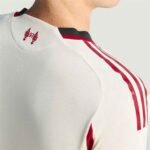 camisa-liverpool-fc-bege-2025-26-away-ii-jogador