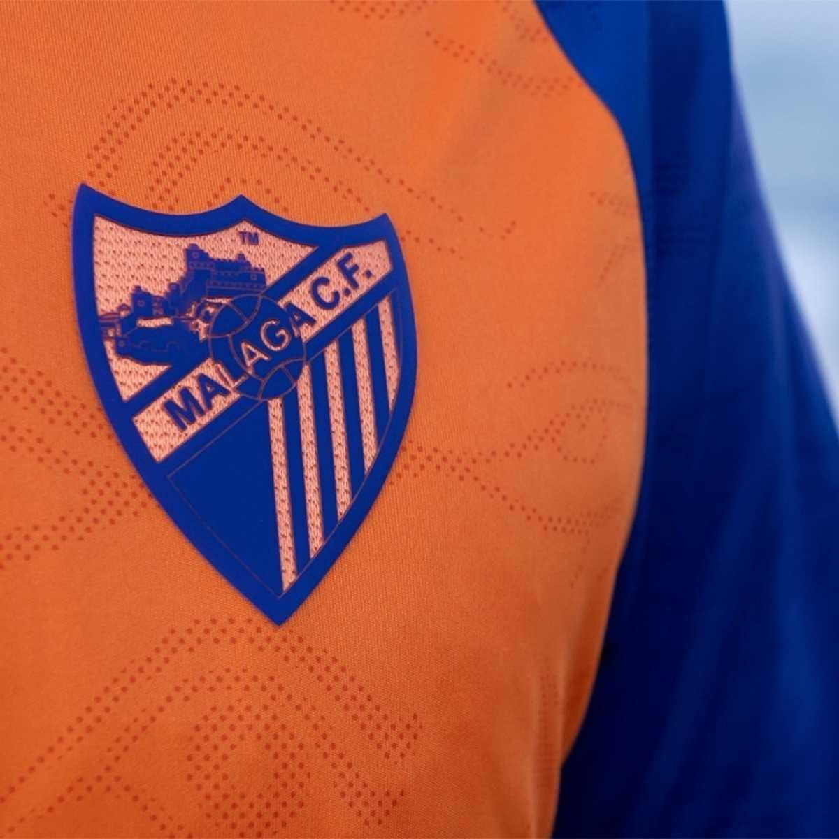 camisa-malaga-laranja-azul-2025-26-third-masculina (2) Camisa Málaga Laranja/Azul 2025/26 Third III Masculina