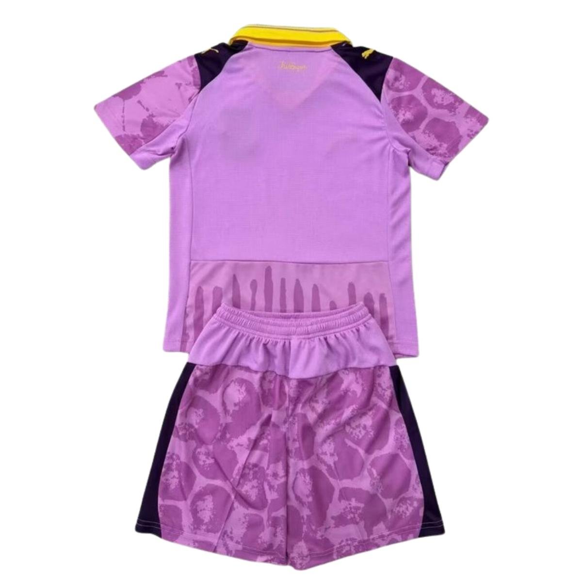 Kit-infantil-BORUSSIA-DORTMUND-Goleiro-Rosa-e-Amarelo-25-26-Home-Unissex (2) Kit Infantil Borussia Dortmund Roxo 2025/26 Goleiro KidSuper Mundial