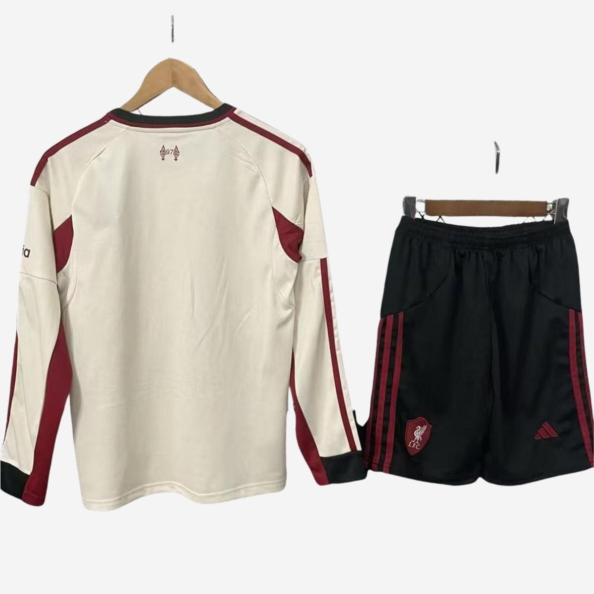 Kit-infantil-Liverpool-bege-2025-26-away-manga-longa (1) Kit Infantil Liverpool Bege 2025/26 Away Manga Longa