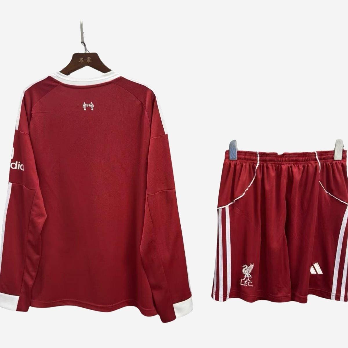Kit-infantil-Liverpool-bege-2025-26-away-manga-longa (3) Kit Infantil Liverpool Vermelha 2025/26 Home Manga Longa