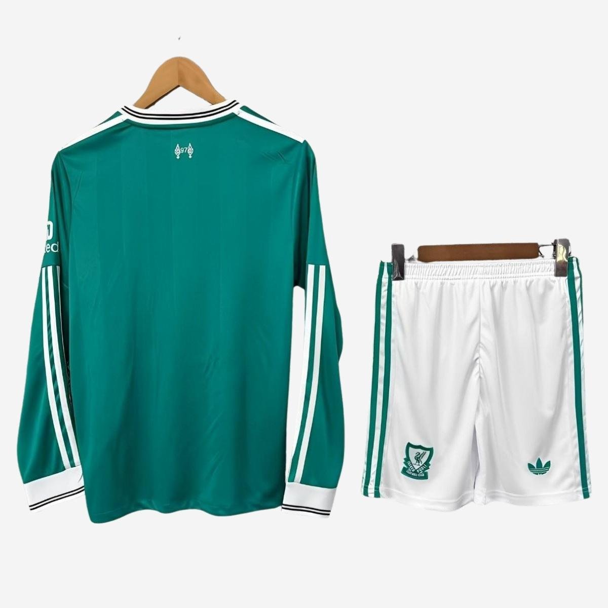 Kit-infantil-Liverpool-verde-2025-26-third-manga-longa (1) Kit Infantil Liverpool Verde 2025/26 Home Manga Longa