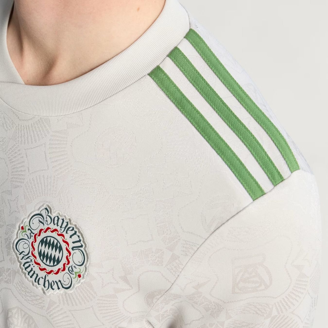 camisa-bayerdmunique-oktoberfest-verde-2025-26-masculina (2) Camisa Bayern de Munique Oktoberfest Bege 2025/26 Masculina