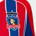 camisa-colo-colo-vermelho-azul-2025-26-third-masculina