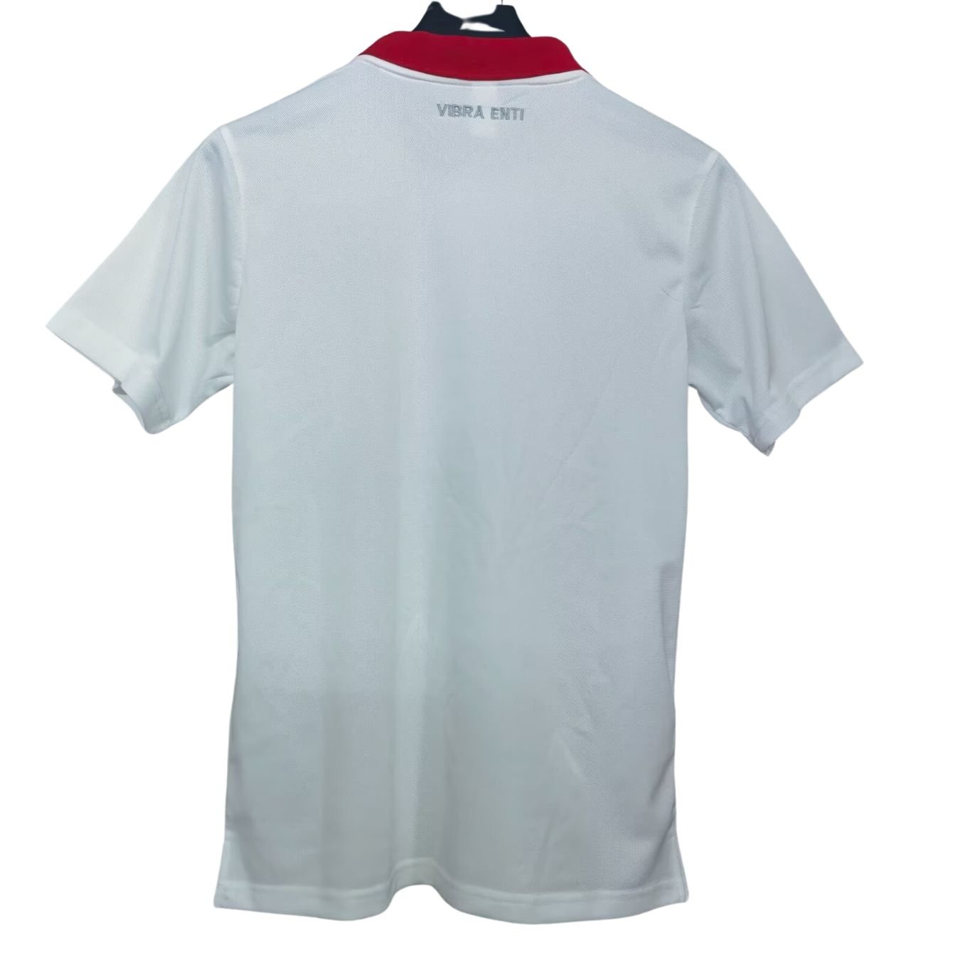 camisa-osasuna-branca-festival-san-fermin-2025-26-masculina (1) o: Camisa Atlético Osasuna Branca Festival San Fermin 2025/26 Masculina