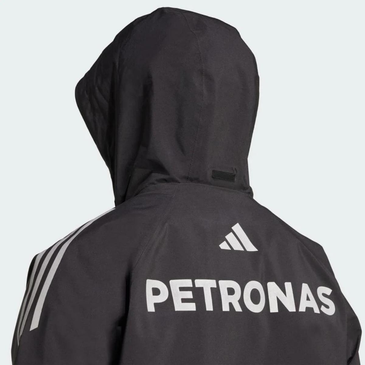 jaqueta-corta-vento-mercedes-benz-amg-chuva-preta-2025-26-masculina (1) Jaqueta Corta Vento Mercedes Benz AMG F1 Chuva Preta 2025/26 Masculina