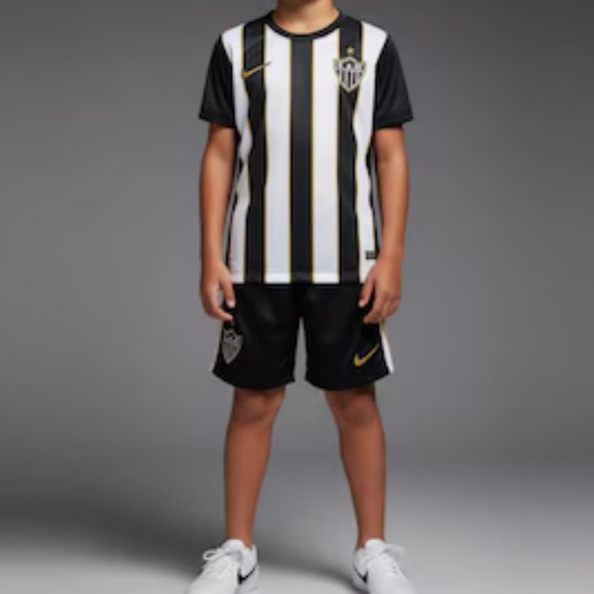kit-infantil-atletico-mineiro-titular-preta-2026-27-i-unissex (2) Kit Infantil Atlético Mineiro Preta 2026/27 Titular Unissex