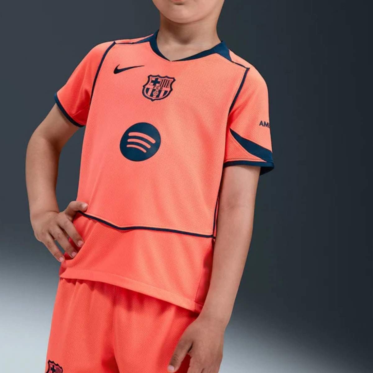 kit-infantil-barcelona-laranja-2025-26-third-iii-unissex (2) Kit Infantil Barcelona Laranja 2025/26 Third III Unissex