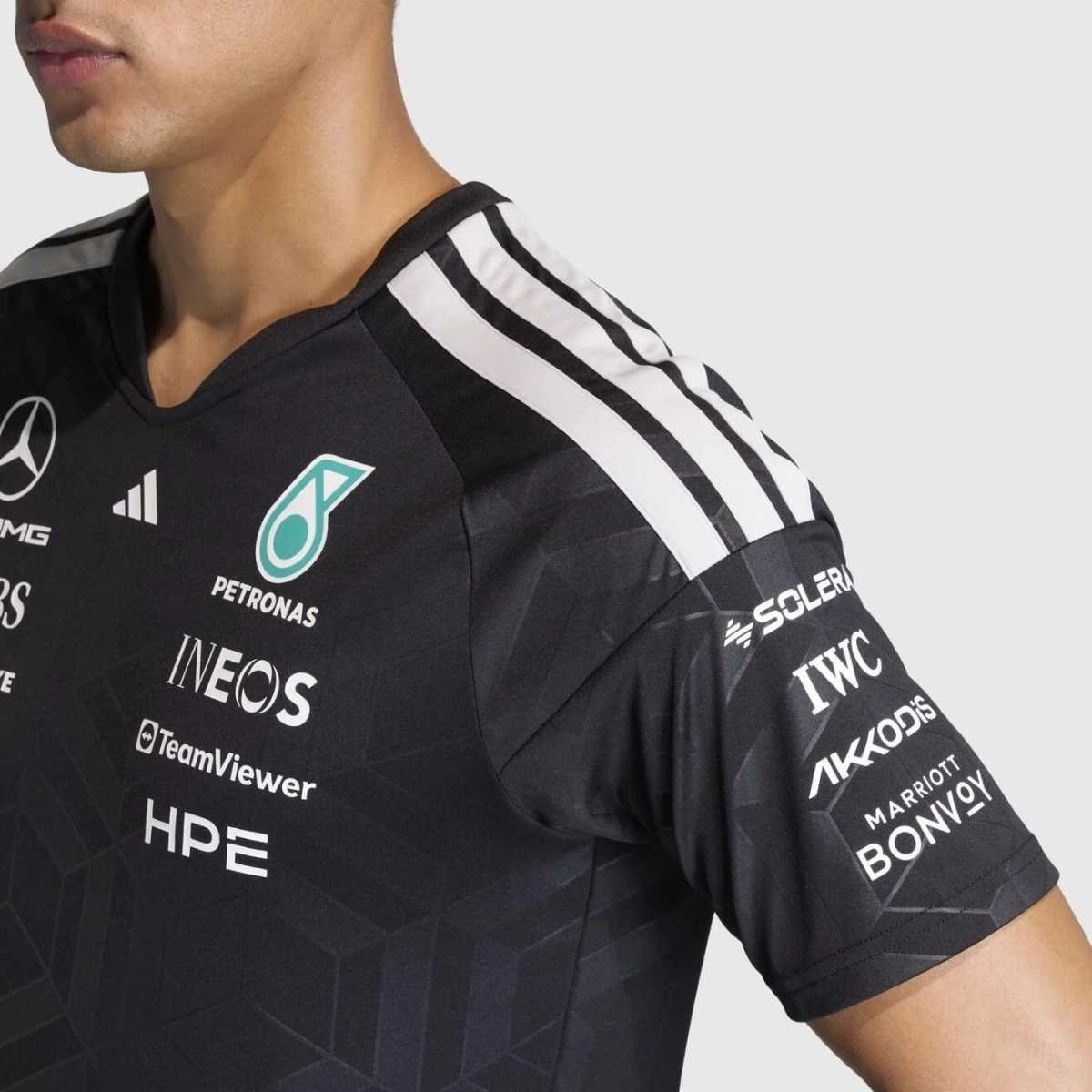 camisa-mercedes-amg-benz-preta-f1-2026-27-masculina-adidas (1) Camisa Mercerdes Benz AMG F1 Preta 2026/27 Team Masculina