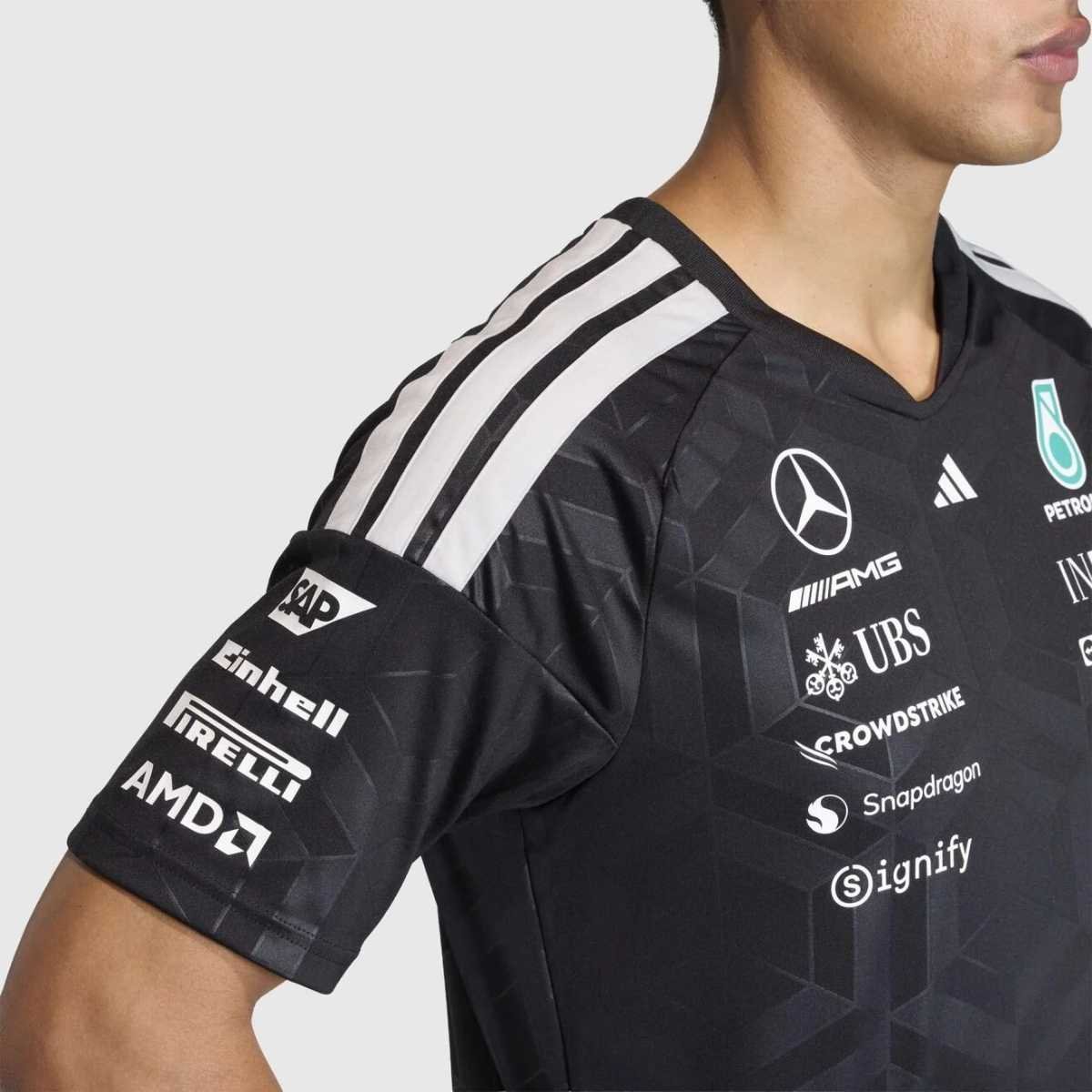 camisa-mercedes-amg-benz-preta-f1-2026-27-masculina-adidas (2) Camisa Mercerdes Benz AMG F1 Preta 2026/27 Team Masculina
