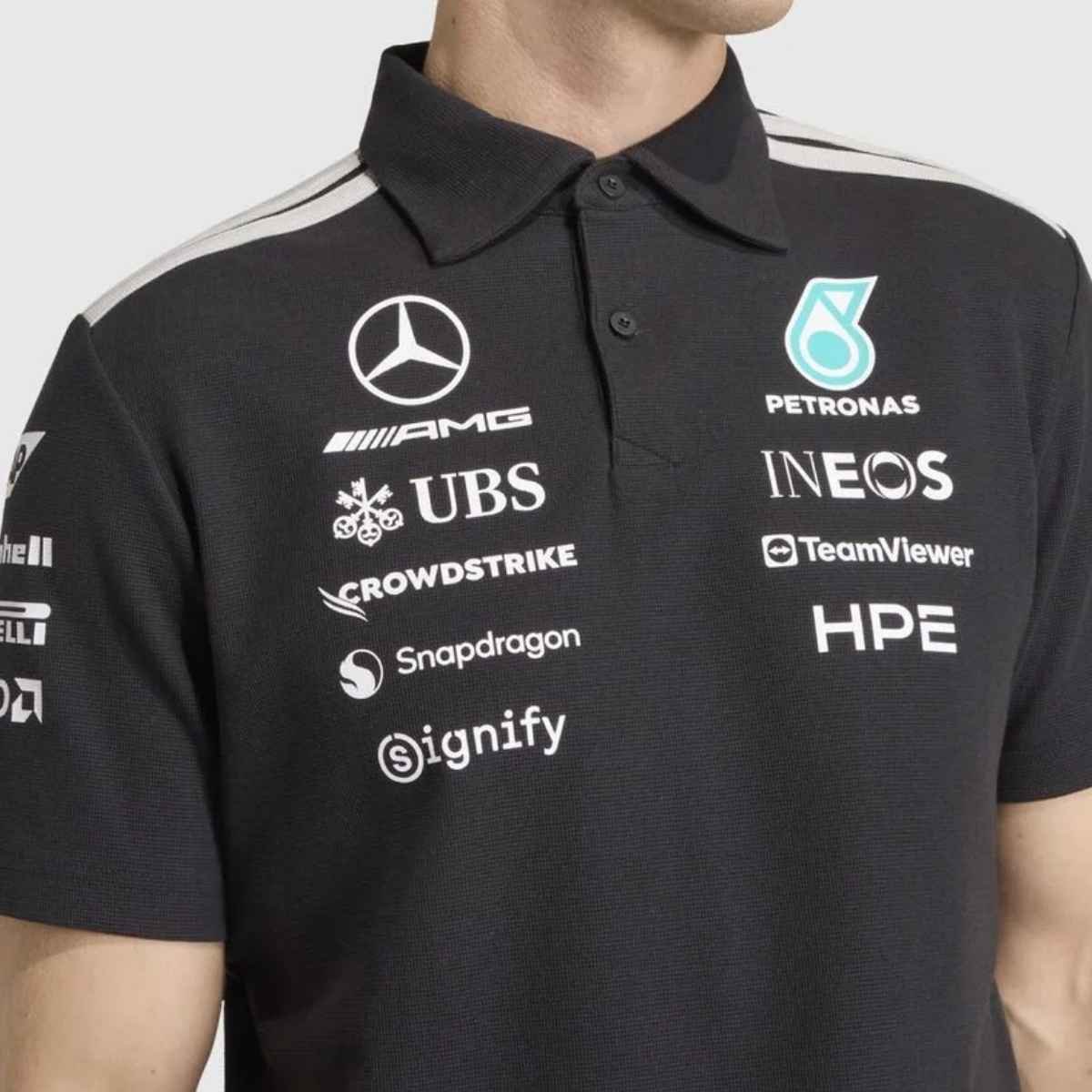 camisa-mercedes-amg-benz-preta-f1-2026-27-polo-masculina-adidas (2) Camisa Mercerdes Benz AMG F1 Preta 2026/27 Polo Masculina