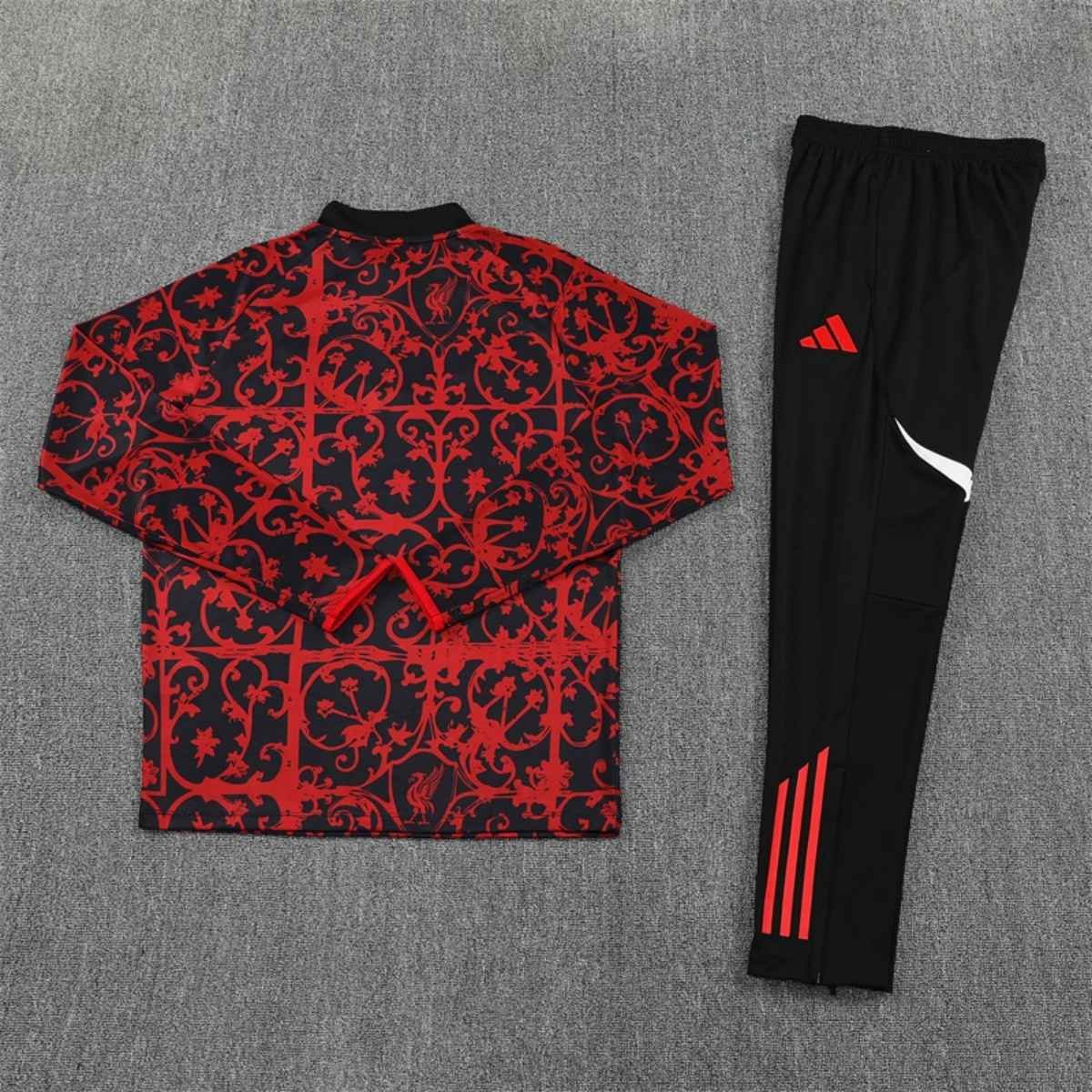 kit-treino-Liverpool-2025-26-vermelho-preto-masculino (2) Conjunto Treino Liverpool FC Calça e Jaqueta Preto/Vermelho 2025/26 Masculina