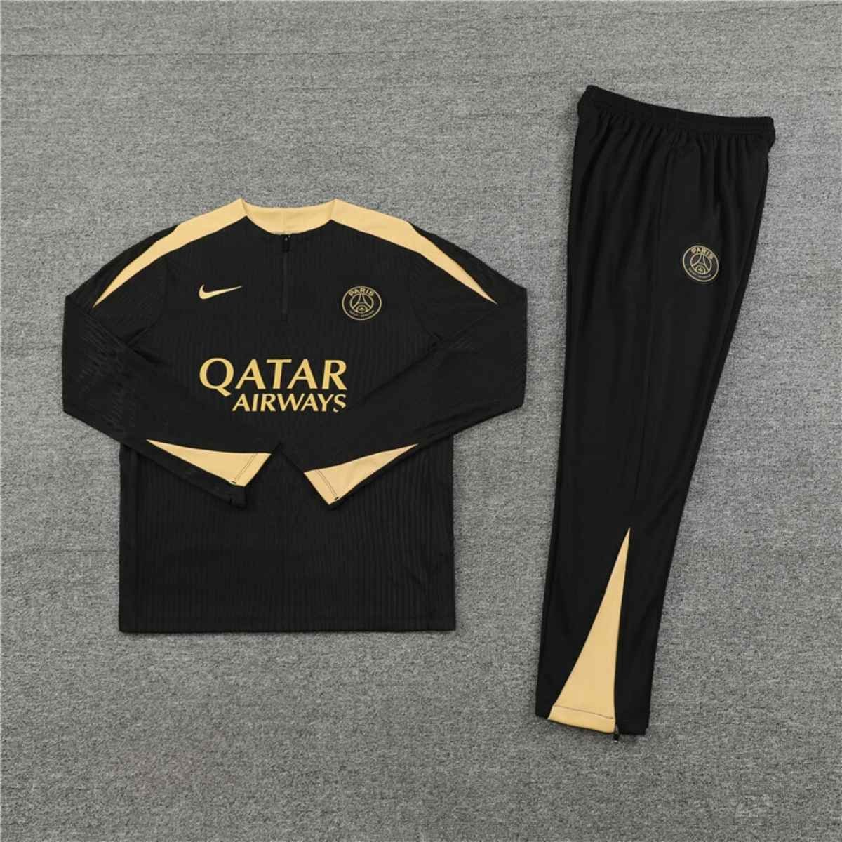 kit-treino-Paris-Saint-Germain-psg-2024-25-preto-masculino (2) Conjunto Treino PSG Calça e Jaqueta Preta/Dourado 2024/25 Jogador