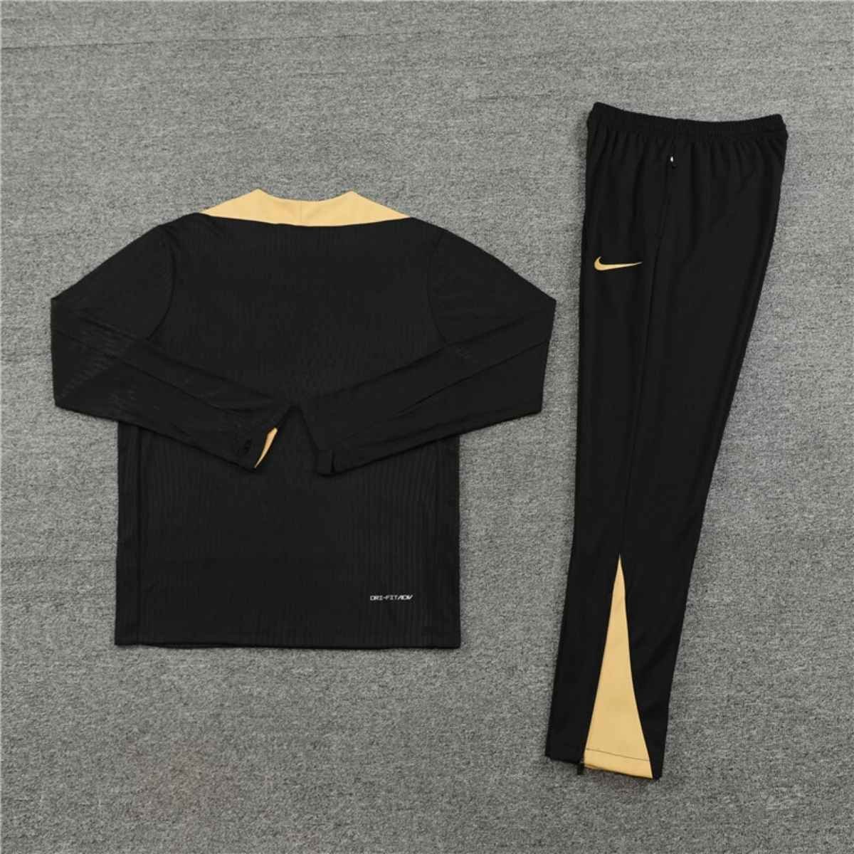 kit-treino-Paris-Saint-Germain-psg-2024-25-preto-masculino (3) Conjunto Treino PSG Calça e Jaqueta Preta/Dourado 2024/25 Jogador
