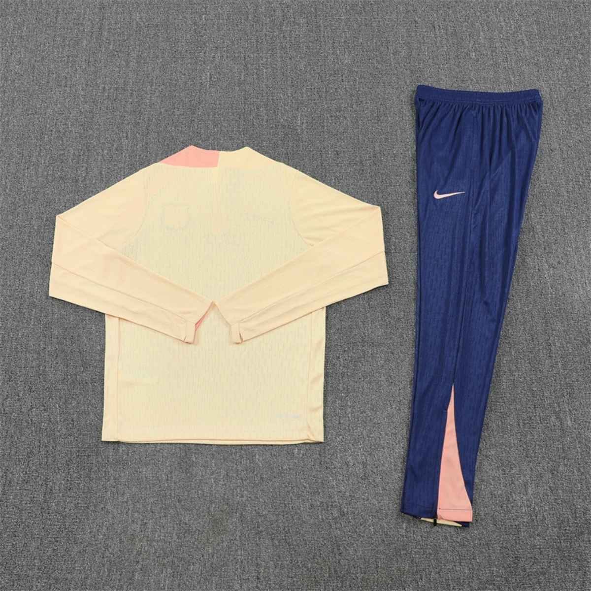 kit-treino-barcelona-2025-26-amarela-azul-masculino (3) Conjunto Treino Barcelona Calça e Jaqueta 2025/26 Amarelo/Azul Jogador
