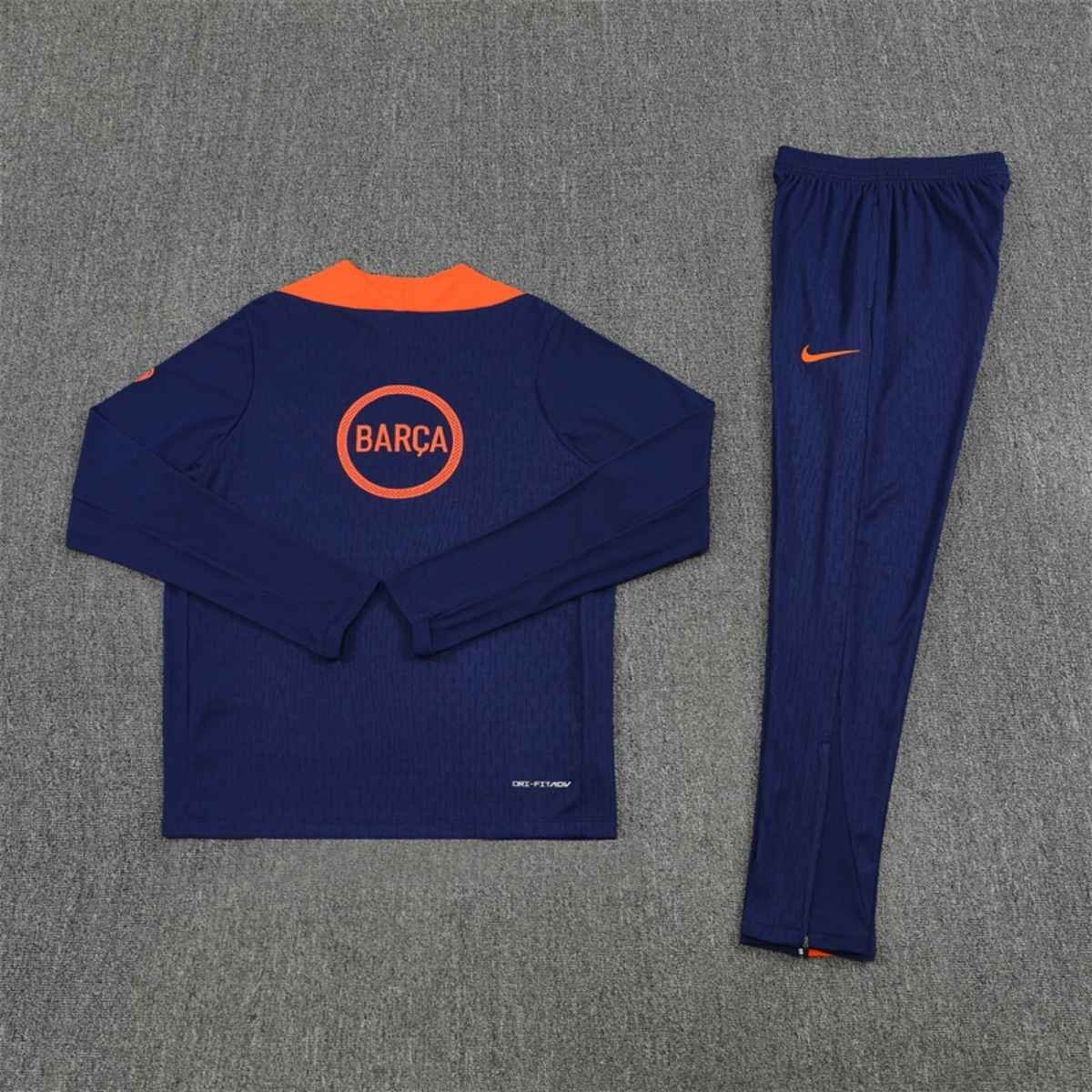 kit-treino-barcelona-2025-26-azul-laranja-masculino (2) Conjunto Treino Barcelona Calça e Jaqueta Azul/Laranja 2025/26 Jogador