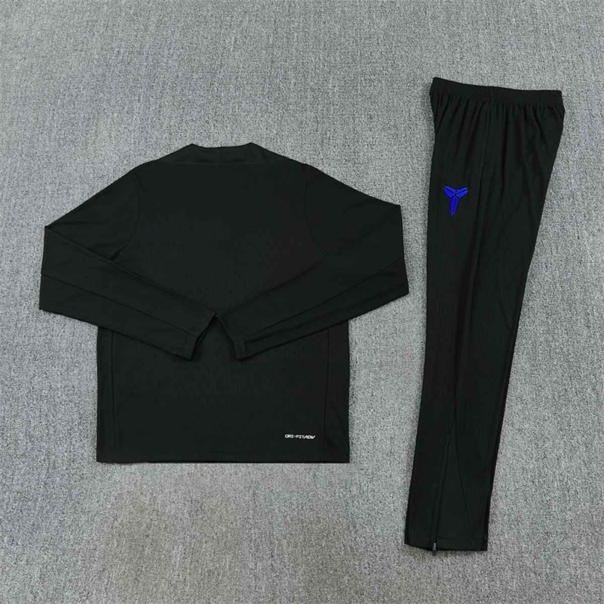 kit-treino-barcelona-2025-26-preto-azul-masculino (3) Conjunto Treino Barcelona Calça e Jaqueta Preto/Azul 2025/26 Jogador Masculina