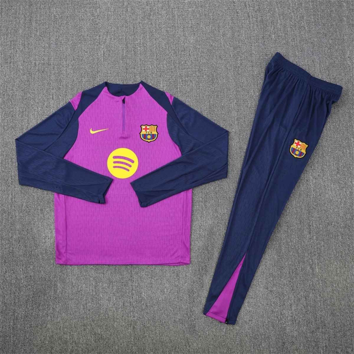 kit-treino-barcelona-2025-26-roxo-azul-masculino (2) Conjunto Treino Barcelona Calça e Jaqueta Roxo 2025/26 Jogador Masculina