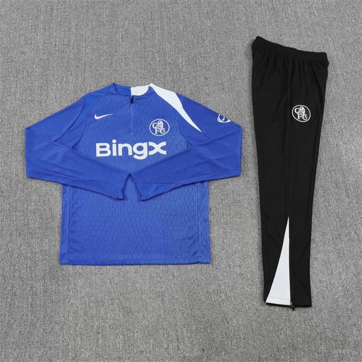 kit-treino- chelsea-fc-2025-26-azul-preto-masculino (2) Conjunto Treino Chelsea FC Calça e Jaqueta Azul 2025/26 Masculina