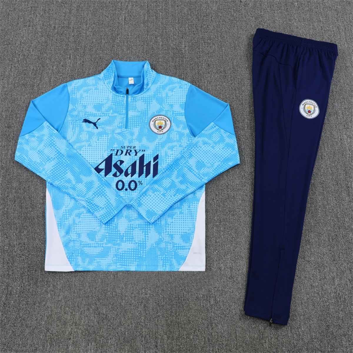 kit-treino-manchester-city-2025-26-cinza-azul-masculino (2) Conjunto Treino Manchester City Calça e Jaqueta Azul 2025/26 Masculino
