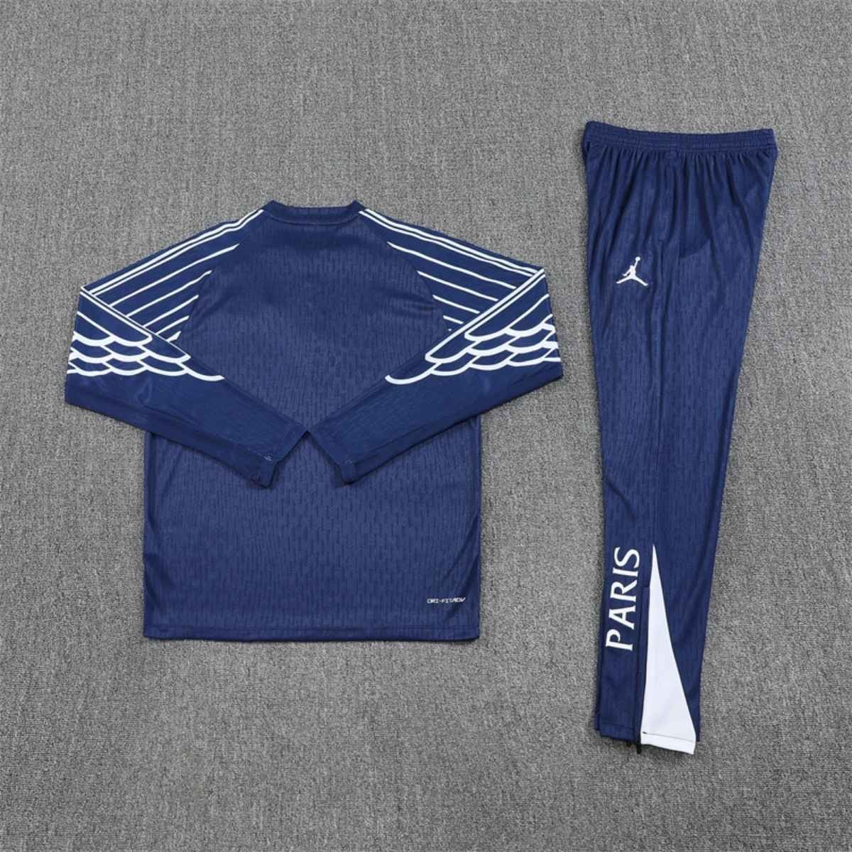 kit-treino-paris-saint-germain-2025-26-azul-escuro-masculino (3) Conjunto Treino PSG Calça e Jaqueta Azul Jordan 2025/26 Jogador