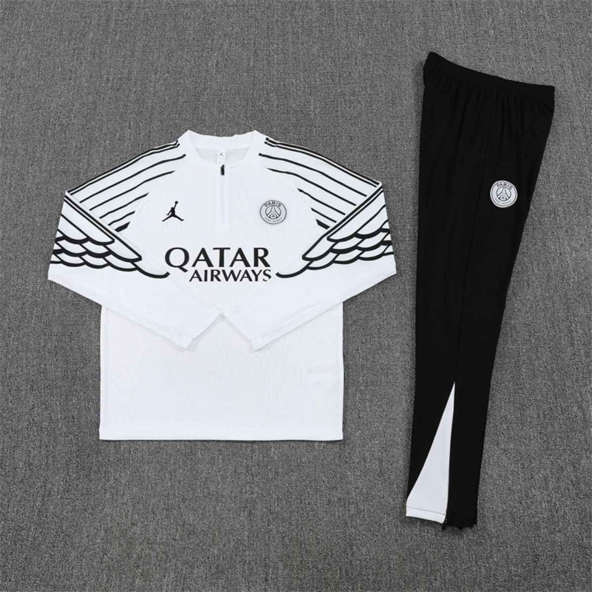 kit-treino-paris-saint-germain-2025-26-branco-preto-masculino (7) Conjunto Treino PSG Calça e Jaqueta Branca Jordan 2025/26 Jogador