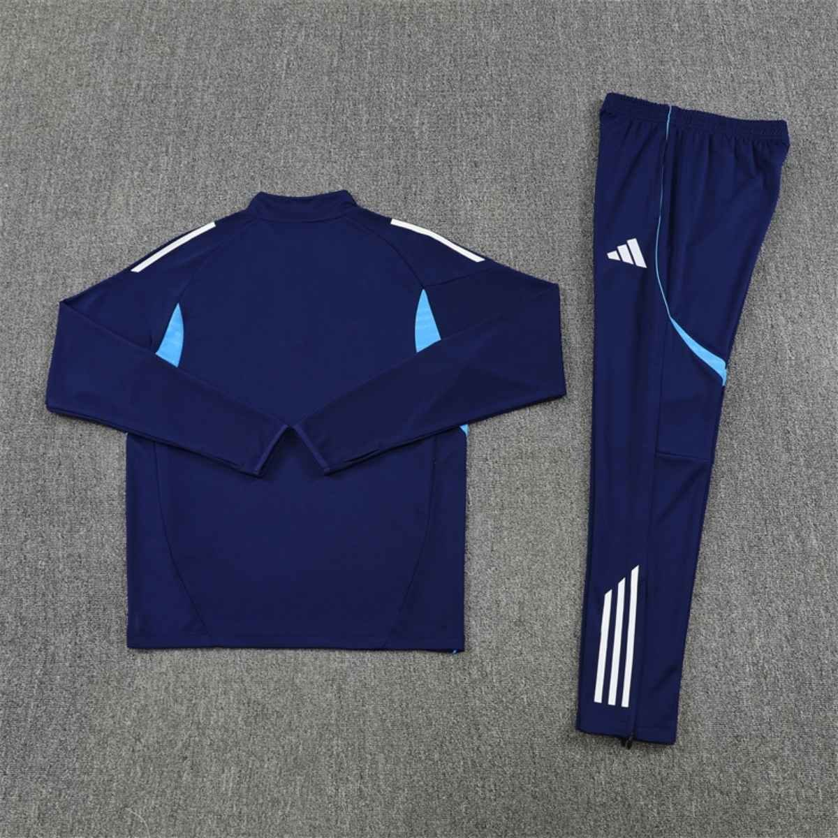kit-treino-real-madrid-2025-26-azul-escuro-claro-masculino (2) Conjunto Treino Real Madrid Calça e Jaqueta Azul Escuro 2025/26 Masculina