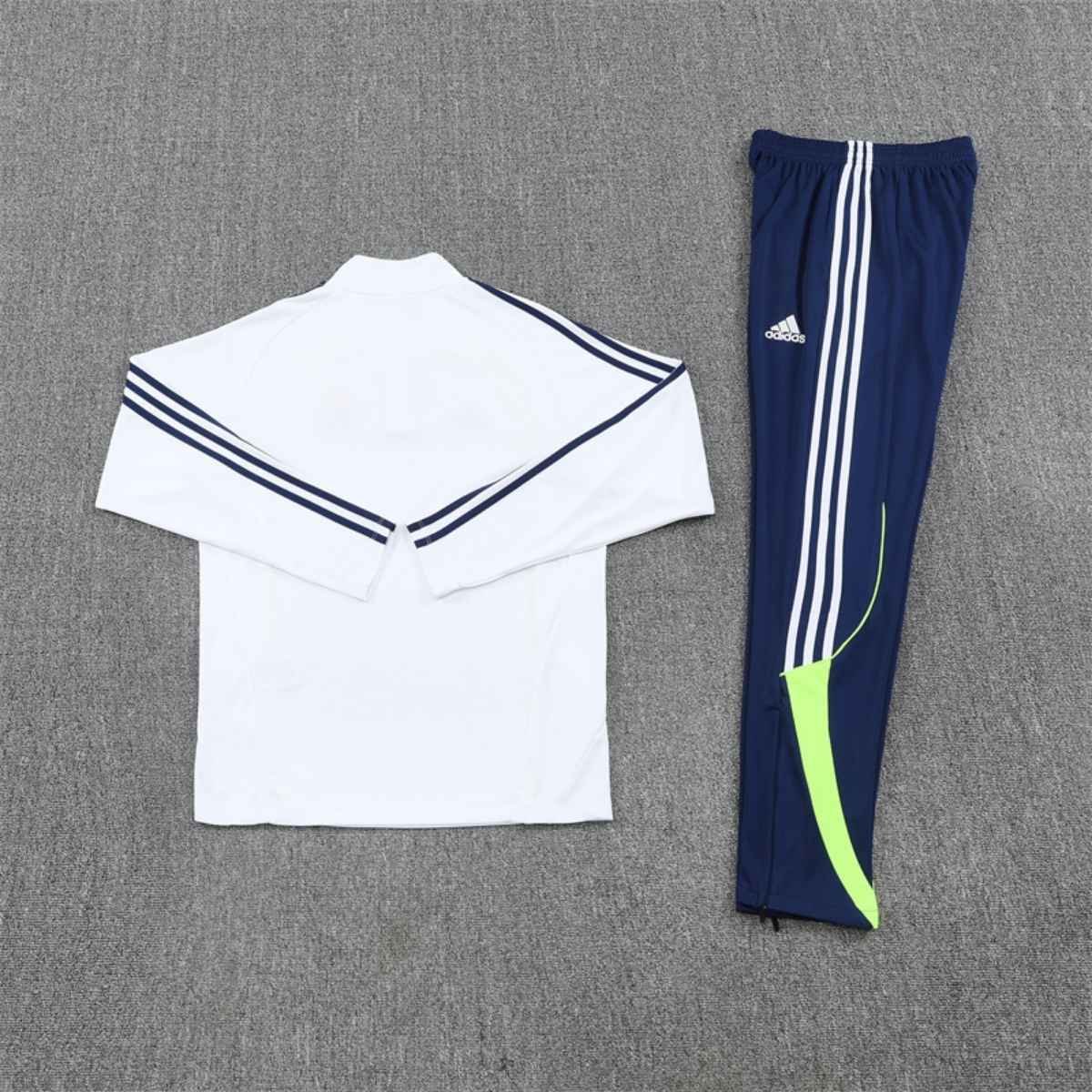 kit-treino-real-madrid-2025-26-branco-azul-masculino (2) Conjunto Treino Real Madrid Calça e Jaqueta Azul/Branco 2025/26 Masculina
