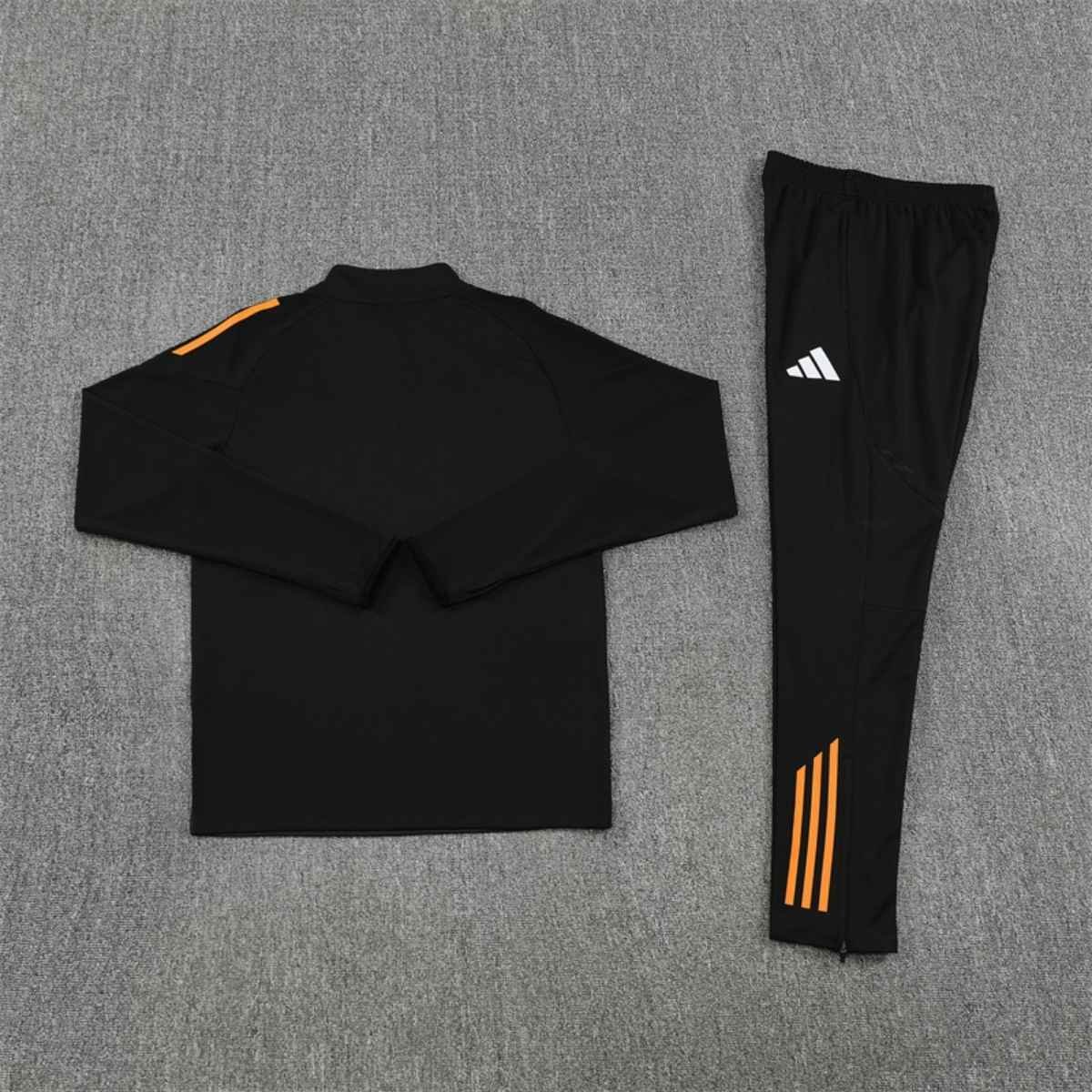 kit-treino-real-madrid-2025-26-preto-laranja-masculino (2) Conjunto Treino Real Madrid Calça e Jaqueta Preto/Laranja 2025/26 Masculina