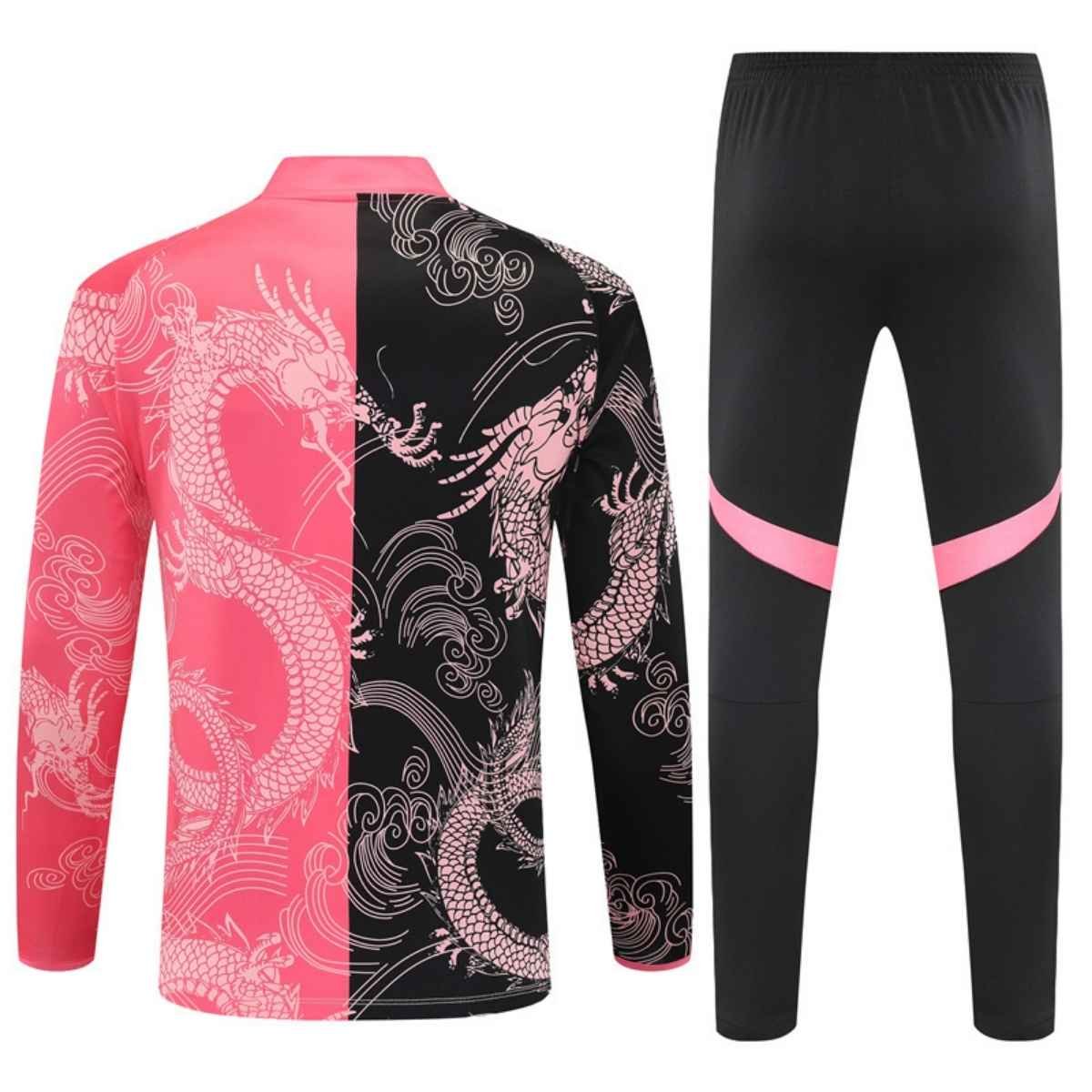 kit-treino-real-madrid-2025-26-preto-rosa-masculino (1) Conjunto Treino Real Madrid Calça e Jaqueta Dragão Preto/Rosa 2025/26 Masculina