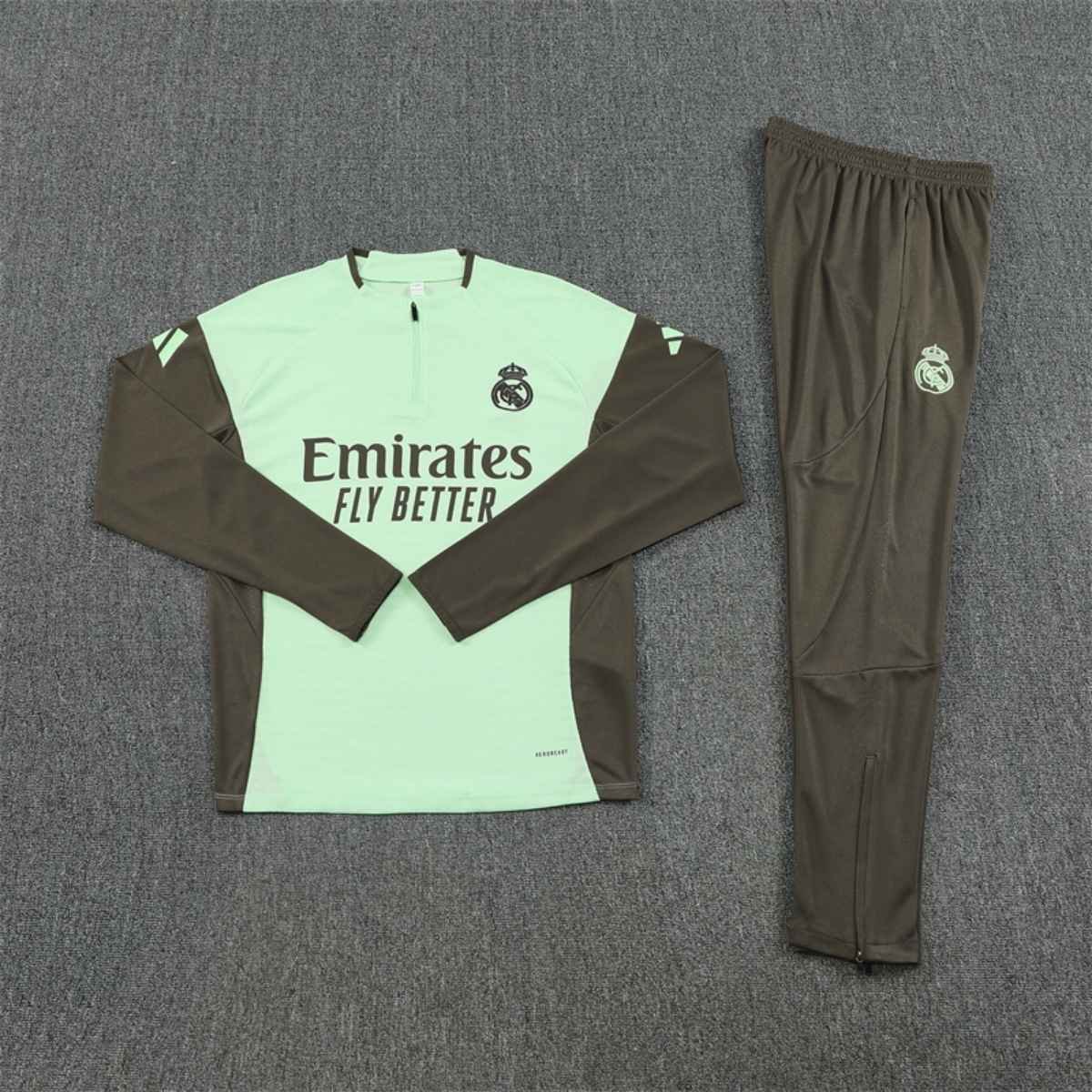 kit-treino-real-madrid-2025-26-verde-masculino (2) Conjunto Treino Real Madrid Calça e Jaqueta Verde/Cinza 2025/26 Masculina