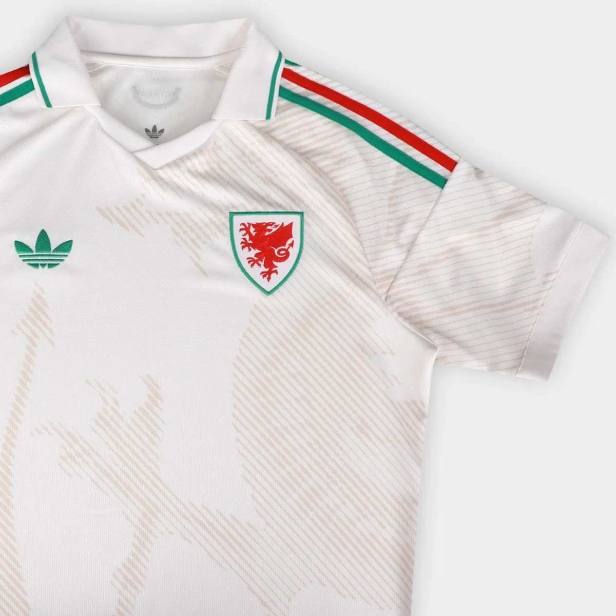 camisa-selecao-pais-de-gales-away-2026-sn-torcedor-adidas-originals-masculina-FBA-835H-014 (2) Camisa País de Gales Branco Copa 2026/27 Away II Originals Masculina