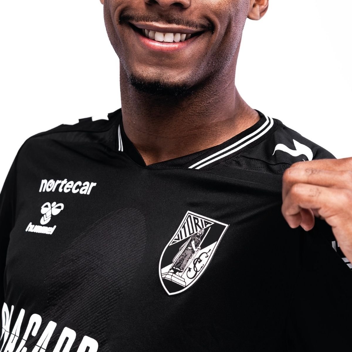 camisa-vitoria-guimaraes-sc-preta-2026-27-away-ii-masculina (2) Camisa Vitória Guimarães SC Preta 2026/27 Away II Masculina